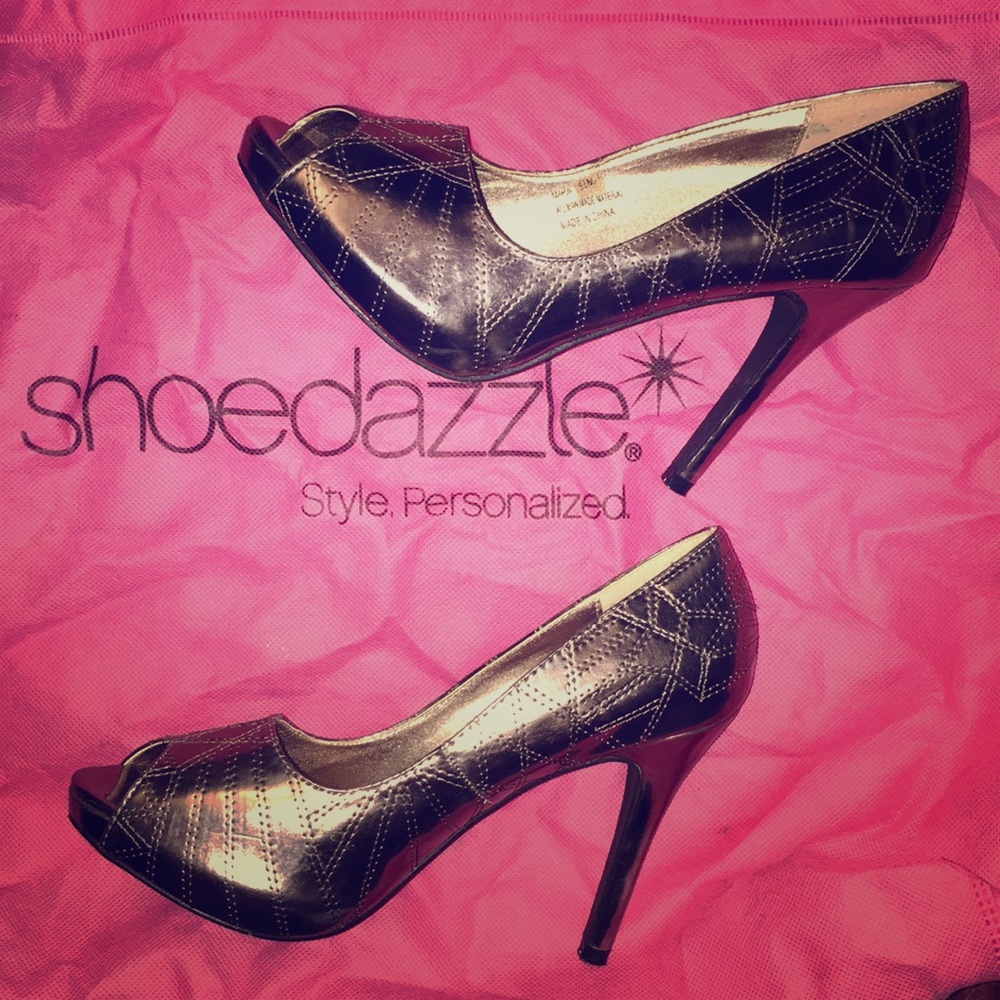 Metallic stitched peep toe heel